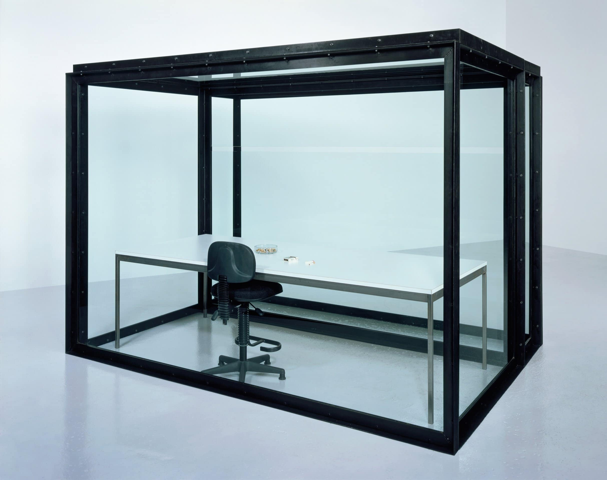 ダミアン・ハースト《後天的な回避不能》1991年、テート美術館蔵　 Photographed by Prudence Cuming Associates ©Damien Hirst and Science Ltd. All rights reserved, DACS/Artimage 2026