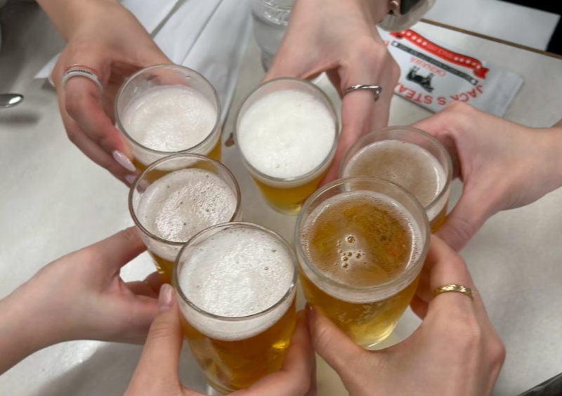 『ジャッキーステーキハウス』オリオンビールで「カリー!」(沖縄の乾杯の掛け声)