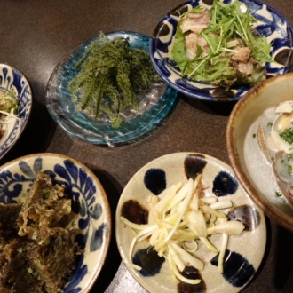 沖縄料理　島らっきょう、ゴーヤの天ぷら、海ぶどう