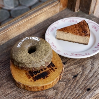 【期間限定メニュー】「The Little BAKERY Tokyo」が「tea with milk」と初コラボ！期間限定チーズケーキ＆ドーナツを発売
