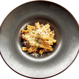 「ナポリ風アグーのパスタ」はワインとの相性も◎。