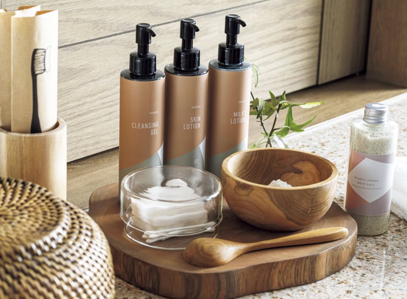 化粧水、乳液、クレンジング、バスソルトや歯ブラシなどのバスアメニティ
