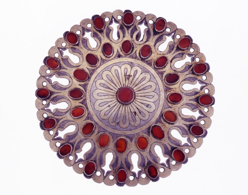 《飾りボタン（グルヤカ）》トルクメン人、ヒワ　19世紀中期　 広島県立美術館蔵