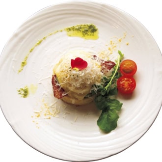 朝食にぴったりの「アボカドとオレンジ風味のエッグベネディクト」