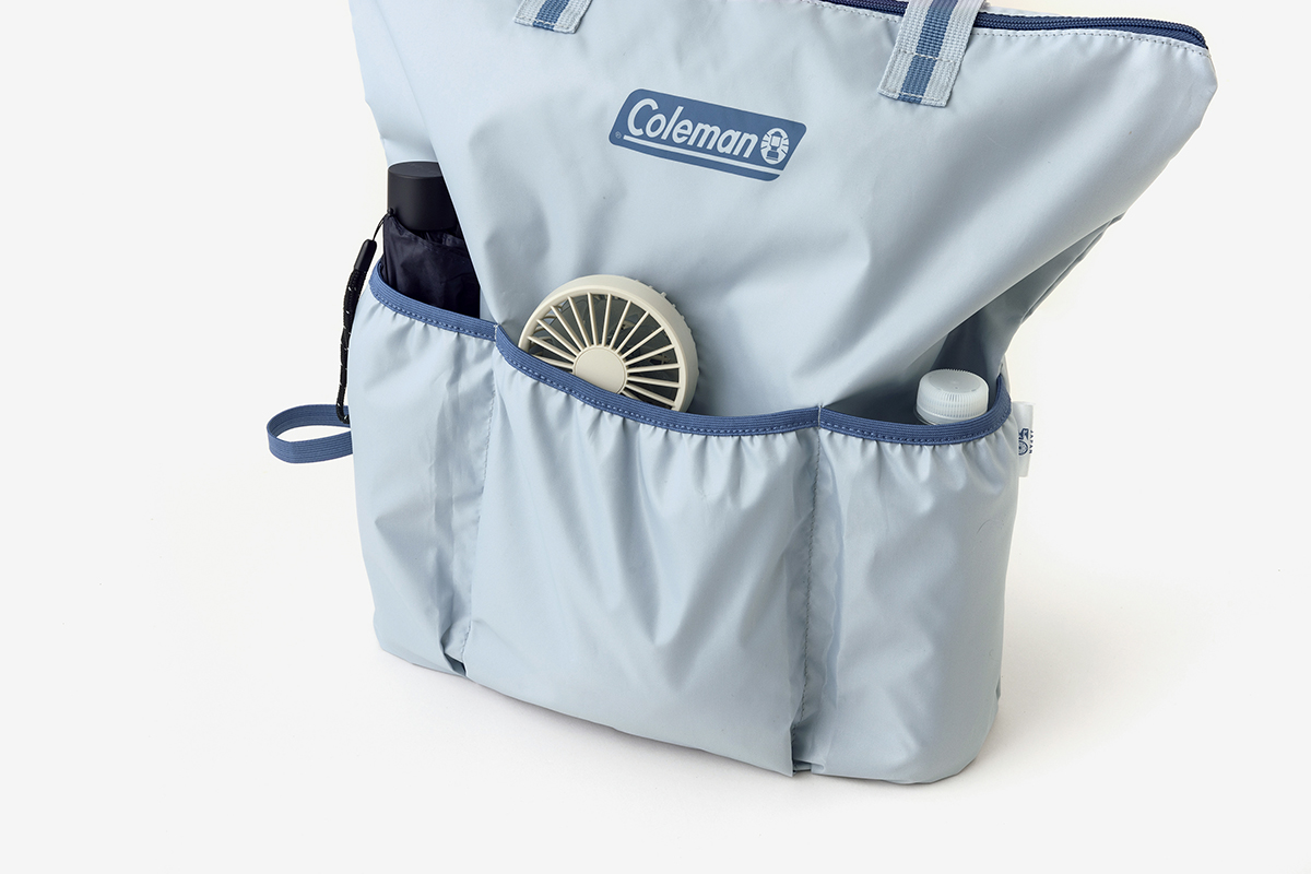 濡れた傘や冷たいペットボトルも収納可能な3つの外ポケット