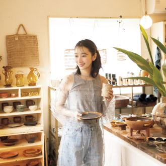 陶器、編み物、香り、アクセサリーなど店主の審美眼によるセレクトが楽しい