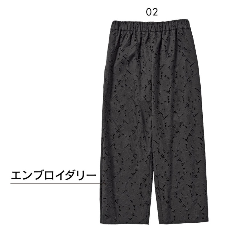 02_ブラックならレースの甘さが適度にダウン。パンツ￥35,200（ティッカ）