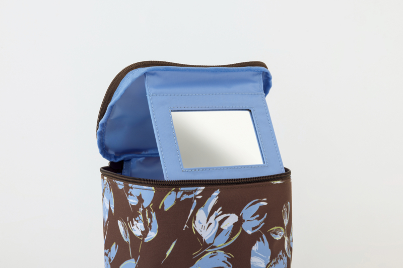 内蔵のミラーは立てて使える