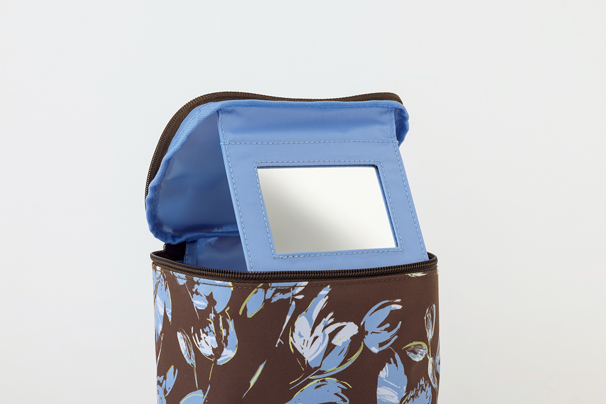 内蔵のミラーは立てて使える