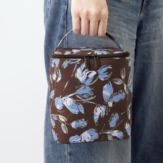 トップハンドルで持ち運びがラク