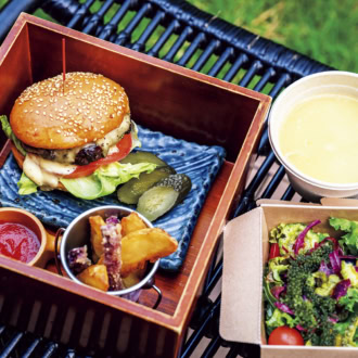 県産和牛パテとあぐーベーコンがジューシーな本格ハンバーガー。