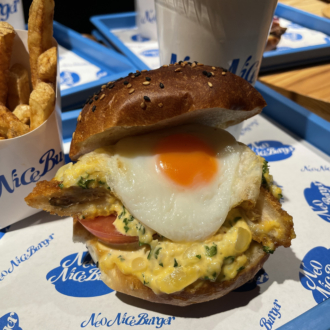 『レモンタルタルサーモンエッグバーガー』（780円）