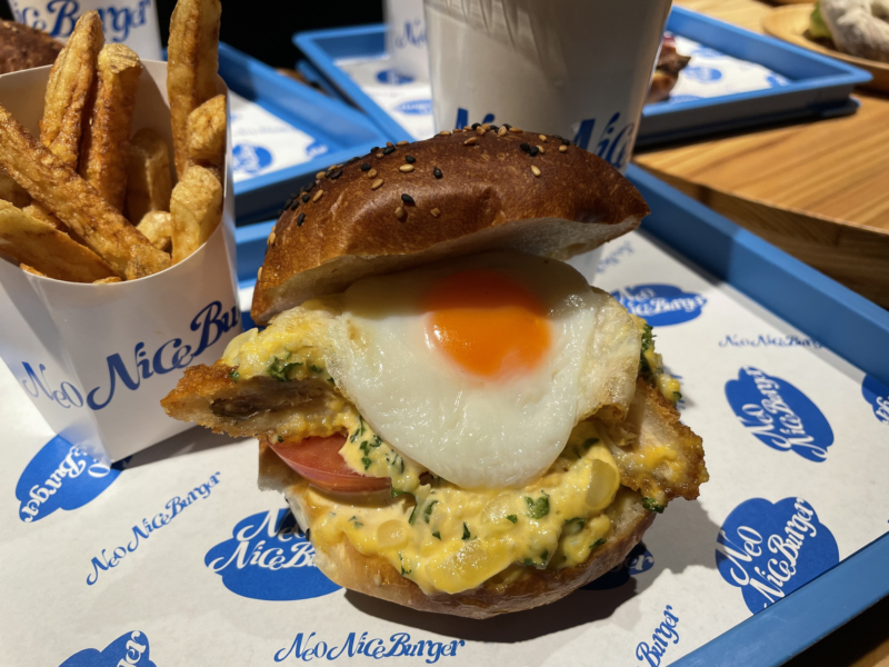 『レモンタルタルサーモンエッグバーガー』（780円）