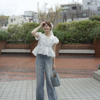 【30代スナップ】MOUSSYのデニムで初夏を先取り！ 白トップスとあわせて甘さをひとさじ