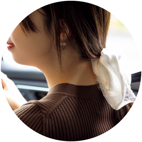 ニット¥19,910(ユナイテッドアローズ/すべてユナイテッドアローズ丸の内店) その他(すべて本人私物)