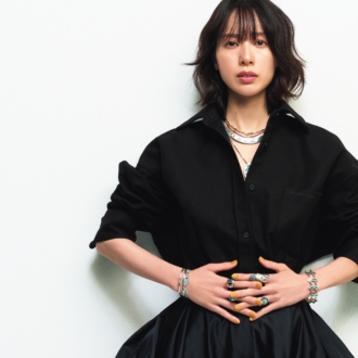 【戸田恵梨香】風を感じるモードな夏の装い｜BALENCIAGA（バレンシアガ）｜ETRO（エトロ）｜ALAÏA（アライア）