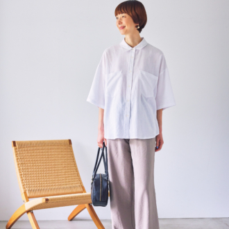シャツ¥2,189/シーズン リーズン バイ リン アンド レッド、パンツ、イヤリング、靴、バッグ/参考商品(すべてしまむら)