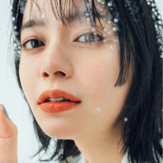 雨の日のどんより顔がパッと華やぐ！気分が上がる「高発色」リップ3選