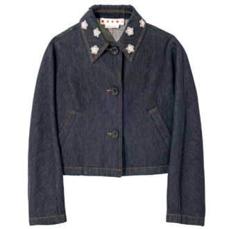 襟元にフラワーアップリケをあしらったクロップトジャケット。¥284,900（マルニ／マルニ ジャパン クライアントサービス）