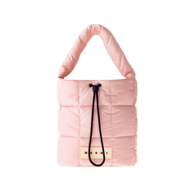 「パファー素材独特のゆるさが可愛い♡」（H）［H28×W31×D17］¥163,900（マルニ／マルニ ジャパン クライアントサービス）