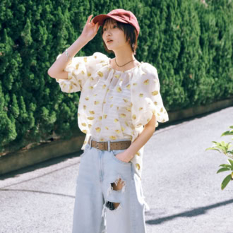 【30代・40代の肌見せ】「下着っぽい…」を防ぐ！ゆる透け服が上品に決まる色柄インナーの魔法