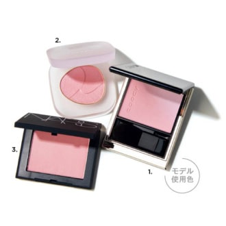 1.ブラーリング カラー ブラッシュ 117（スック）　2.ペタル フロート ブラッシュ EX13（トーン）　3.ブラッシュ N 905（NARS JAPAN）