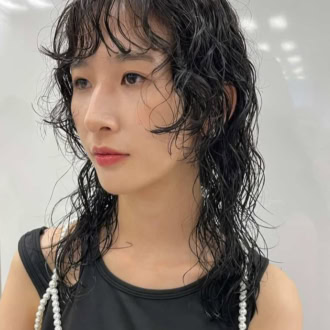 30代ヘアスタイル、濡れ感パーマ、ElEn. 、左サイド