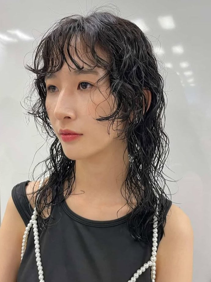 30代ヘアスタイル、濡れ感パーマ、ElEn. 、左サイド
