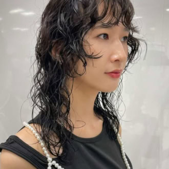 30代ヘアスタイル、濡れ感パーマ、ElEn. 、右サイド