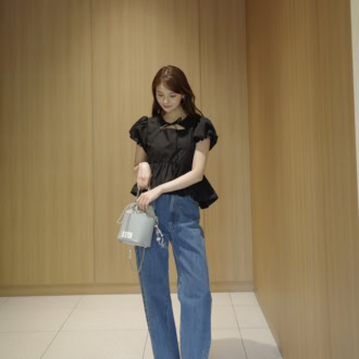 【30代スナップ】ZARAのシルバーサンダルで涼しげに！ パフスリトップスで作る大人カジュアル