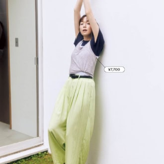 パンツ￥5,940（シテン／ユナイテッドアローズ カスタマーサービスデスク）　ベルト￥6,600（room153／アンティローザ）　バレエシューズ￥9,990（ザラ／ザラ カスタマーサービス）