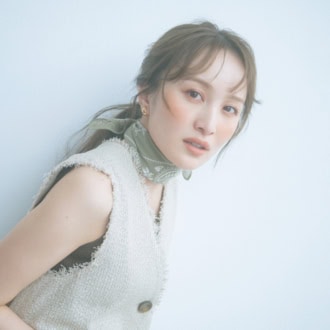 【百田夏菜子さんが実演】リネンベストがもっと垢抜ける！大人のこなれワントーンメイク