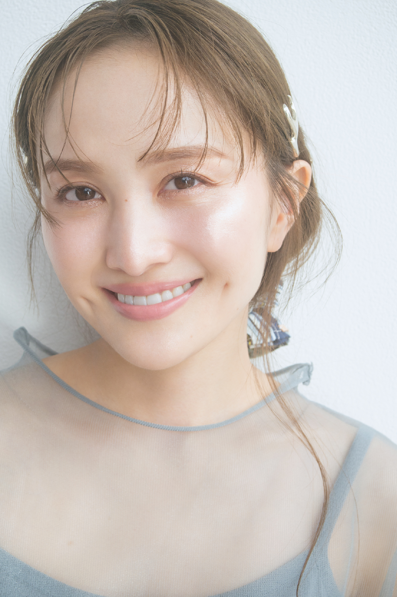 百田夏菜子さんが実践！ハイライトを効かせた透明感メイク