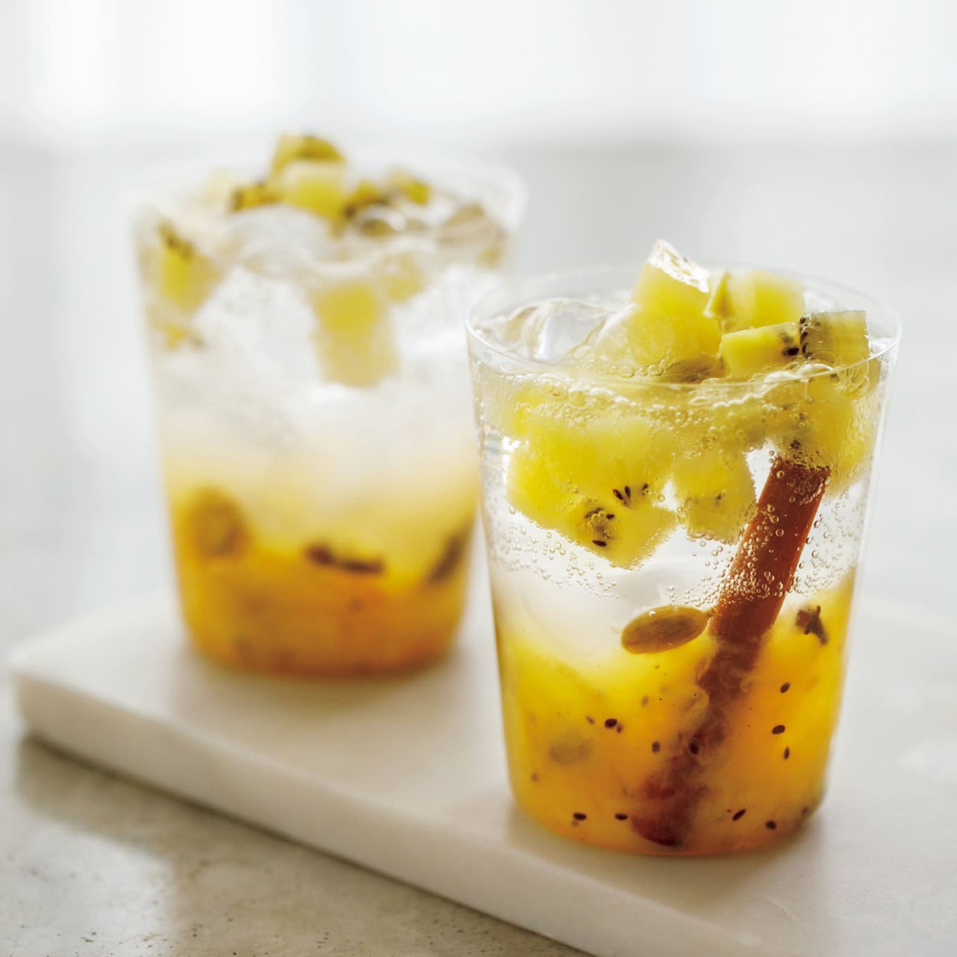 【夏のおうちカフェレシピ】スパイスを効かせたシロップで楽しむ♡キウイのクラフトコーラ