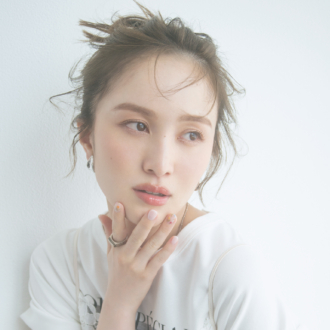 【百田夏菜子さんがトライ】2026年トレンド！ レースキャミを引き立てる「微糖メイク」の作り方