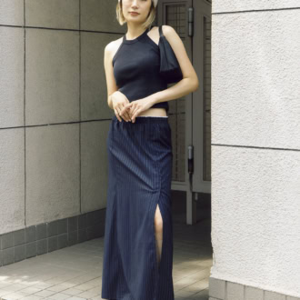 スカート¥13,200(アングリッド)