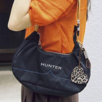 ショルダーやステッチの色もアクセントに!