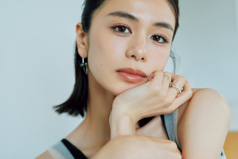 他人と比べて落ち込む日に。30代の心を整える「下まぶたメイク」とは? _3 モデル=佐藤晴美