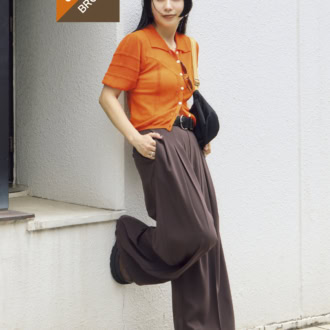 トップス¥17,600、パンツ¥20,350(ともにアメリ/アメリヴィンテージ)