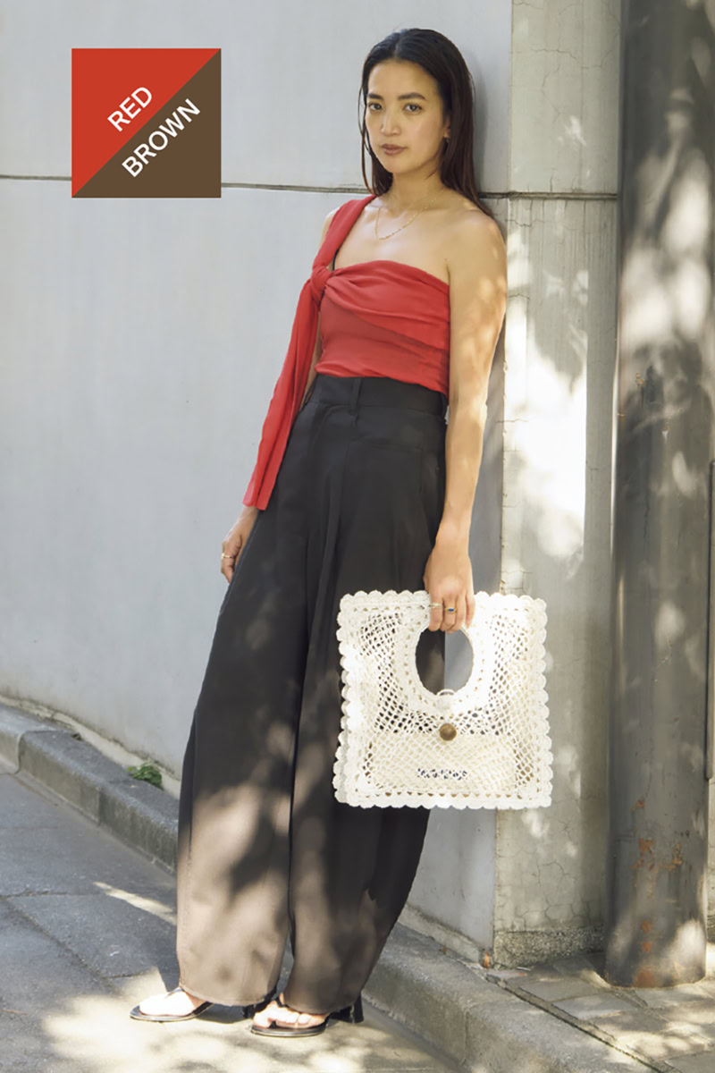 カットソー¥28,600、パンツ¥44,000(ともにコラム)、シューズ¥35,200(イルサンダロ オブカプリ/すべてエストネーション)
