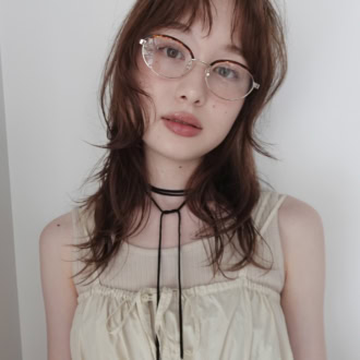 30代に似合う「ゆるふわロング」｜ドライ質感でつくる儚げな抜け感ヘア
