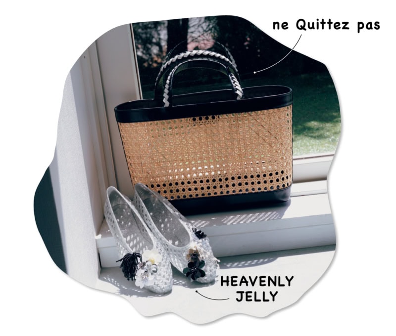 韓国ブランドの『HEAVENLY JELLY』はお気に入りの一足。かごバッグは黒レザーの異素材MIXで都会的なムードに。