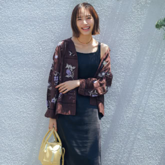 【井桁弘恵の私服】「トゥデイフル」のシャツ&ワンピで作る抜け感コーデ。「ヘブンリージェリー」の愛用シューズも公開