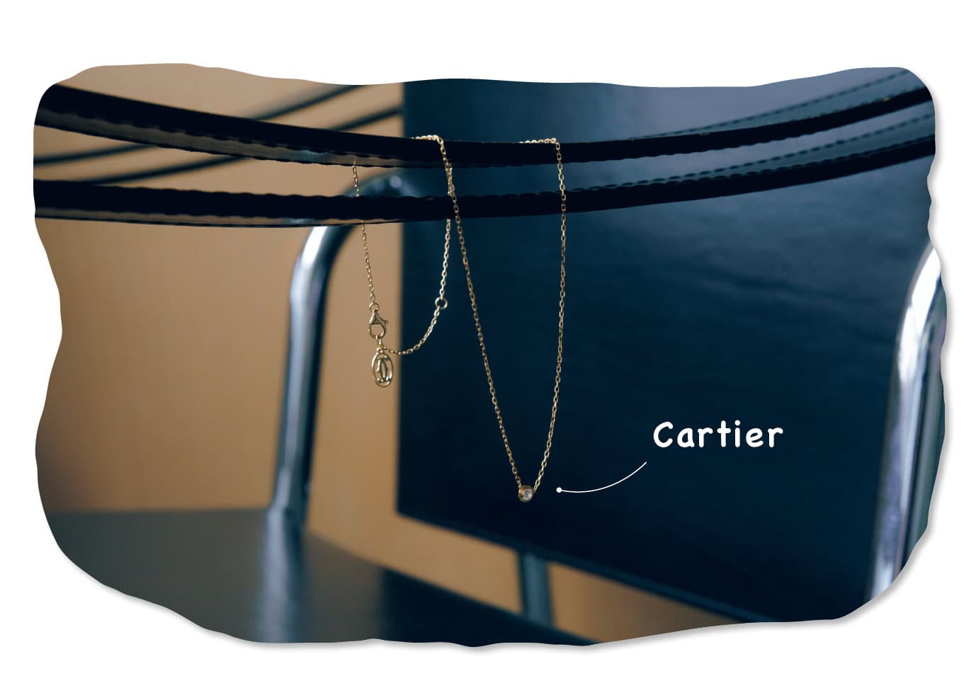 『Cartier』のネックレスは、一年頑張ったご褒美に去年のイブに一人で買いに行った思い出の品。
