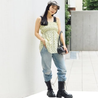 【30代スナップ】「ドット柄」大人はどう着こなす？黒の小物使いで辛口に引き締めるバランス学