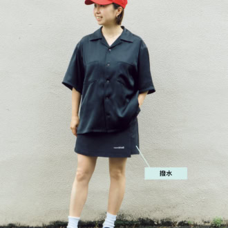 サテンシャツ¥27,500、パックソックス¥6,930、シューズ¥29,920 、キャップ¥7,920（すべてオブラダ／シンチ）