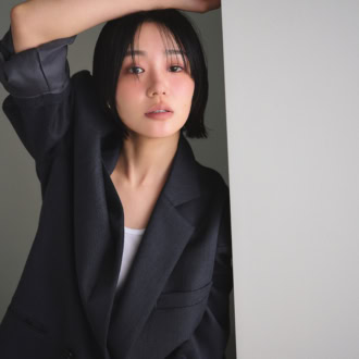 【奈緒】「今、お洋服を選ぶのがすごく楽しい」PINK meets GRAY ピンクを着る日はグレーが正解