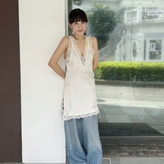 【スナップ】AMERI VINTAGEのレーストップスが可憐♡ メンズライクなデニムとあわせてほの甘コーデに
