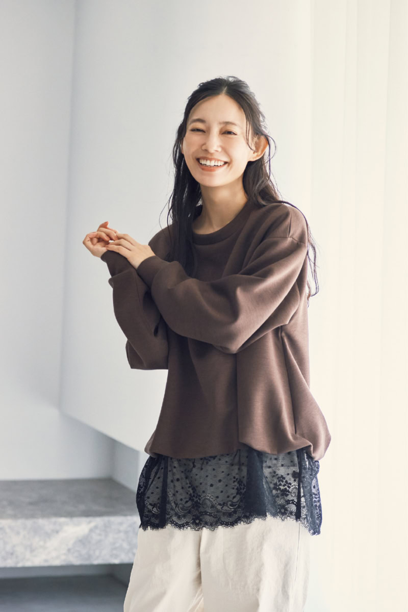 プルオーバー¥1,639(シーズン リーズン バイ リン アンド レッド)、パンツ(参考商品/しまむら)