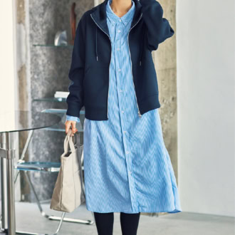 パーカ¥2,189（シーズン リーズン バイ リン アンド レッド）、ワンピース、キャップ、タイツ、バッグ、靴（すべて参考商品／しまむら）